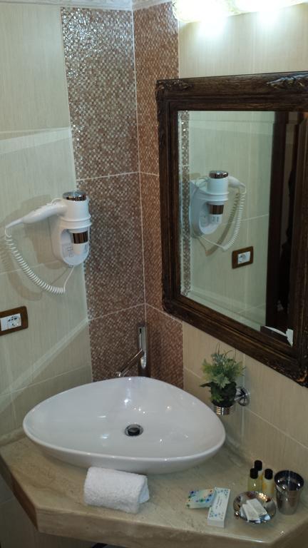 Hotel Boutique Vila Fernando Тирана Стая снимка